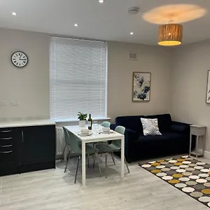 https://charming-1-bed-georgian-apartment.hotelsin-chester.com