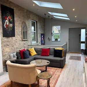 https://the-little-paddock.tophotelsbath.com